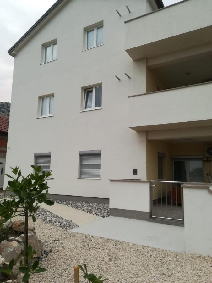 Apartment Villa Bijele Stijene Karlobag Eksteriør billede