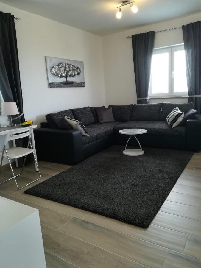 Apartment Villa Bijele Stijene Karlobag Eksteriør billede