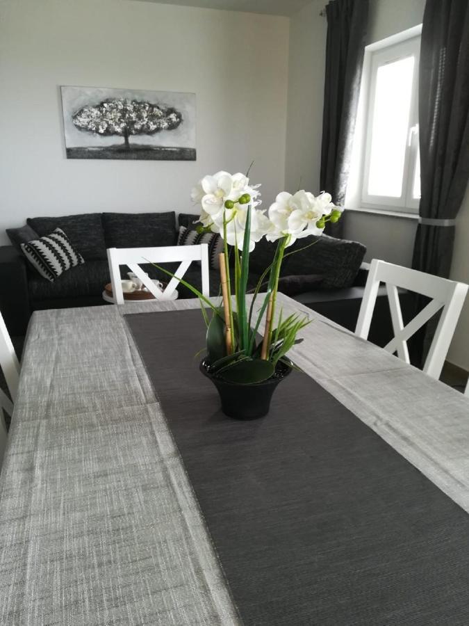 Apartment Villa Bijele Stijene Karlobag Eksteriør billede