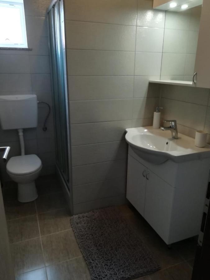 Apartment Villa Bijele Stijene Karlobag Eksteriør billede