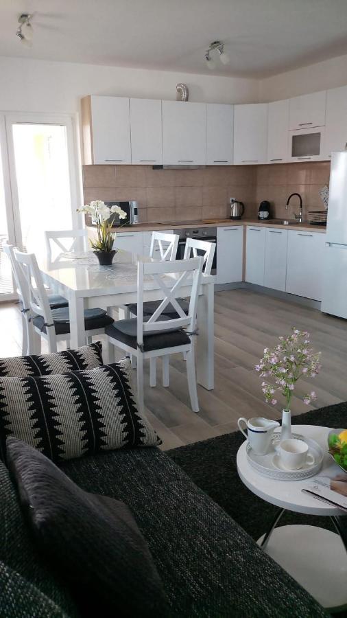 Apartment Villa Bijele Stijene Karlobag Eksteriør billede
